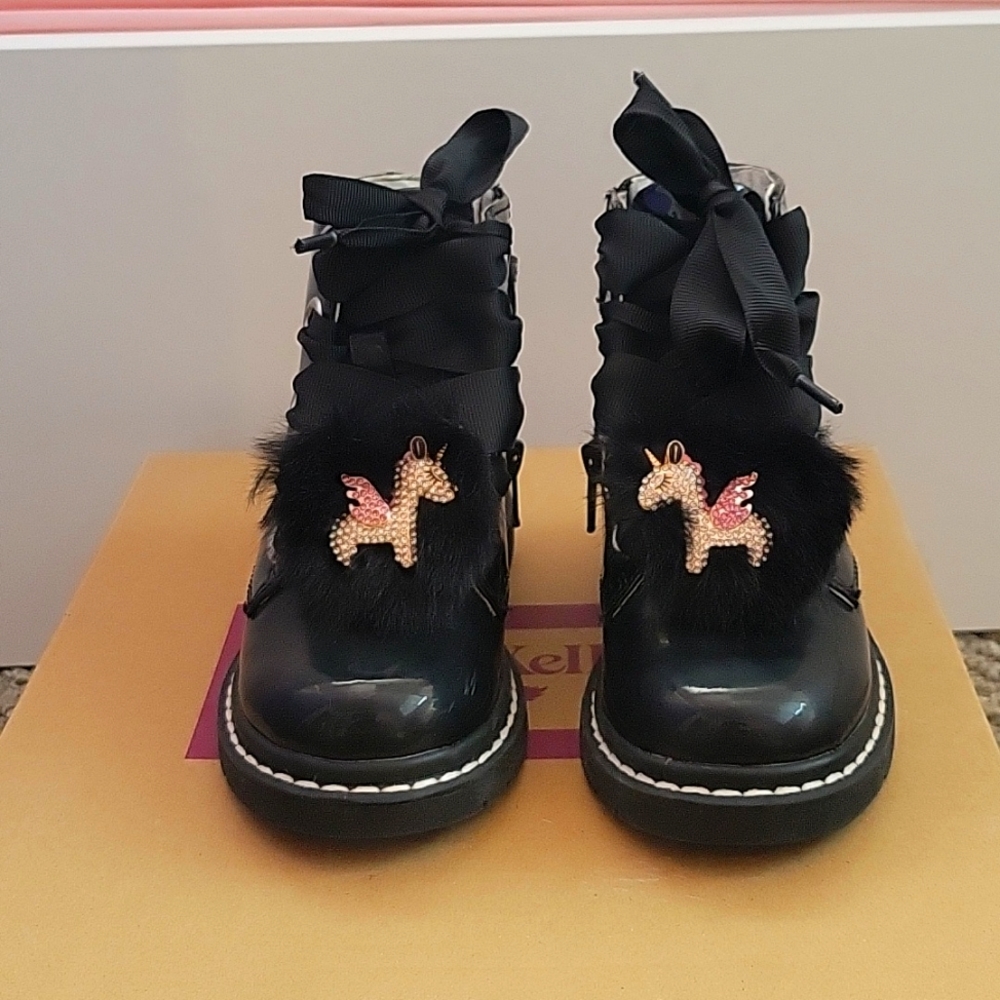 Combat boots